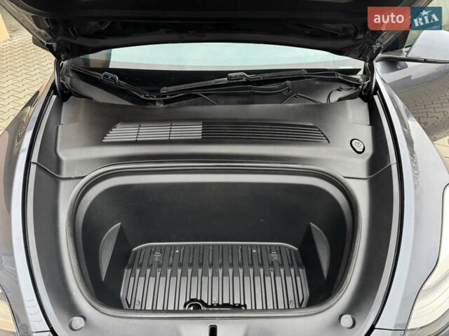 Серый Тесла Model Y, объемом двигателя 0 л и пробегом 170 тыс. км за 19500 $, фото 36 на Automoto.ua