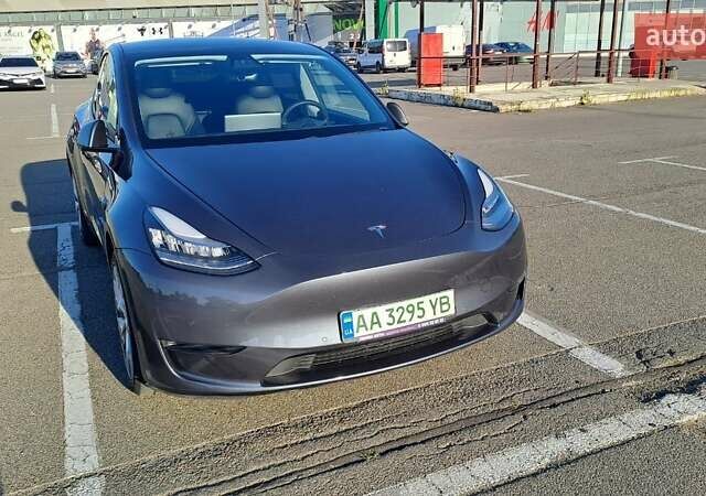 Серый Тесла Model Y, объемом двигателя 0 л и пробегом 114 тыс. км за 25500 $, фото 1 на Automoto.ua