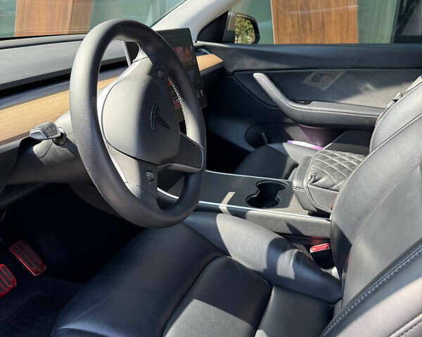 Серый Тесла Model Y, объемом двигателя 0 л и пробегом 88 тыс. км за 21500 $, фото 3 на Automoto.ua