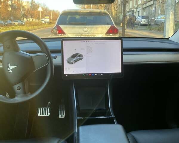 Серый Тесла Model Y, объемом двигателя 0 л и пробегом 193 тыс. км за 22500 $, фото 2 на Automoto.ua