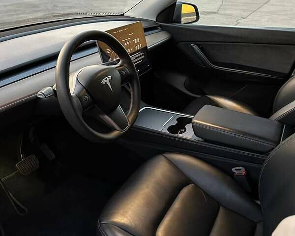 Серый Тесла Model Y, объемом двигателя 0 л и пробегом 51 тыс. км за 23500 $, фото 11 на Automoto.ua