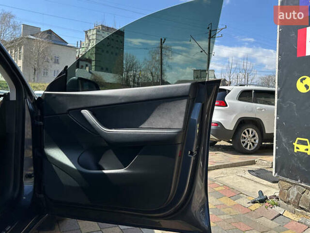 Серый Тесла Model Y, объемом двигателя 0 л и пробегом 68 тыс. км за 25500 $, фото 22 на Automoto.ua