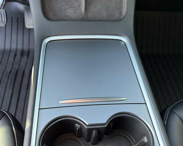 Серый Тесла Model Y, объемом двигателя 0 л и пробегом 44 тыс. км за 26000 $, фото 41 на Automoto.ua