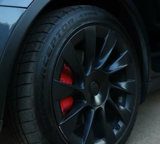 Серый Тесла Model Y, объемом двигателя 0 л и пробегом 85 тыс. км за 25000 $, фото 7 на Automoto.ua