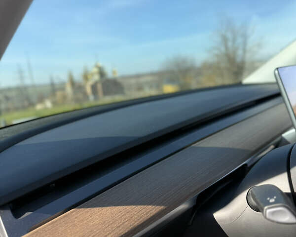 Серый Тесла Model Y, объемом двигателя 0 л и пробегом 44 тыс. км за 26000 $, фото 54 на Automoto.ua