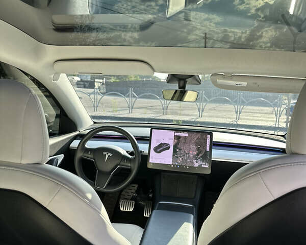 Серый Тесла Model Y, объемом двигателя 0 л и пробегом 58 тыс. км за 29999 $, фото 9 на Automoto.ua
