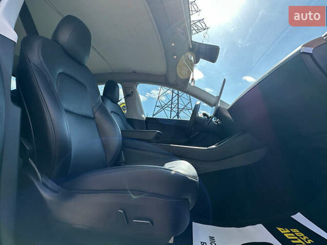 Серый Тесла Model Y, объемом двигателя 0 л и пробегом 68 тыс. км за 25500 $, фото 24 на Automoto.ua