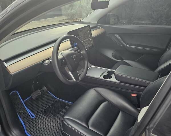 Тесла Model Y 2021 в Мукачеве на Automoto.ua Серый Тесла Model Y, объемом двигателя 0 л и пробегом 62 тыс. км за 26950 $, фото 9 на Automoto.ua