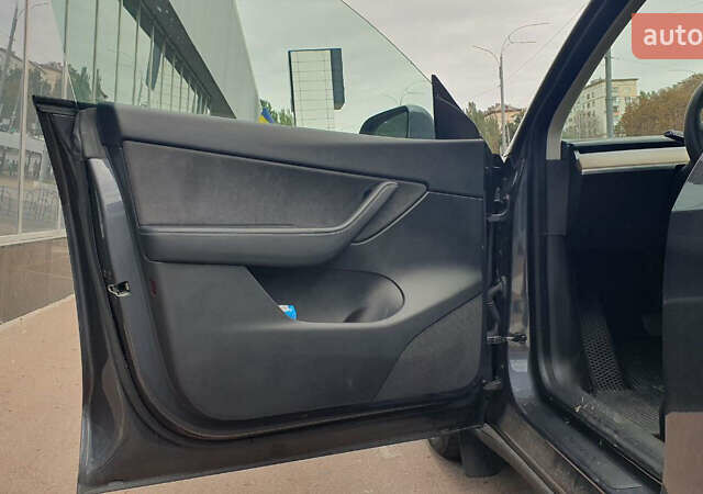 Тесла Model Y 2021 в Киеве на Automoto.ua Серый Тесла Model Y, объемом двигателя 0 л и пробегом 84 тыс. км за 27900 $, фото 21 на Automoto.ua