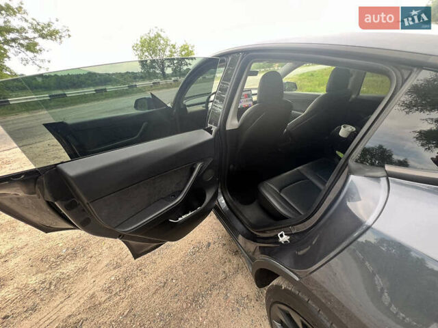 Серый Тесла Model Y, объемом двигателя 0 л и пробегом 61 тыс. км за 29000 $, фото 5 на Automoto.ua