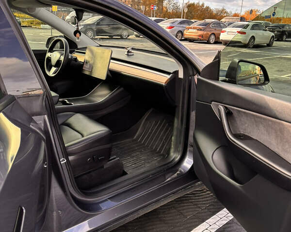 Тесла Model Y 2021 в Львове на Automoto.ua Серый Тесла Model Y, объемом двигателя 0 л и пробегом 135 тыс. км за 19300 $, фото 11 на Automoto.ua