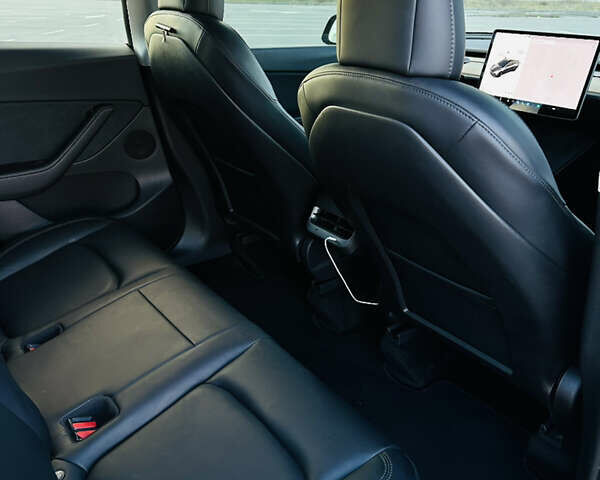 Серый Тесла Model Y, объемом двигателя 0 л и пробегом 100 тыс. км за 26000 $, фото 6 на Automoto.ua