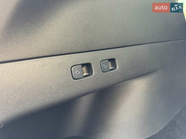 Серый Тесла Model Y, объемом двигателя 0 л и пробегом 211 тыс. км за 18950 $, фото 39 на Automoto.ua