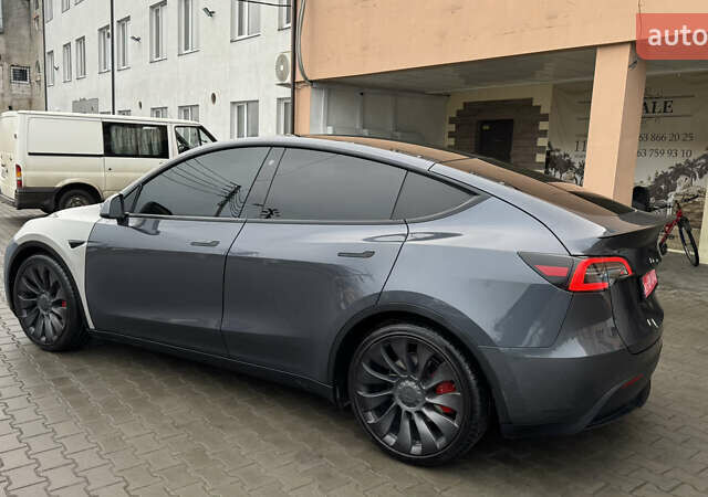 Серый Тесла Model Y, объемом двигателя 0 л и пробегом 138 тыс. км за 20200 $, фото 10 на Automoto.ua
