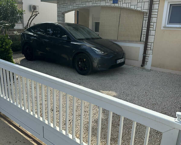 Серый Тесла Model Y, объемом двигателя 0 л и пробегом 49 тыс. км за 30700 $, фото 4 на Automoto.ua