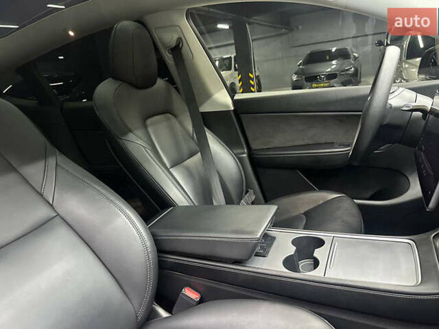 Серый Тесла Model Y, объемом двигателя 0 л и пробегом 20 тыс. км за 27500 $, фото 13 на Automoto.ua