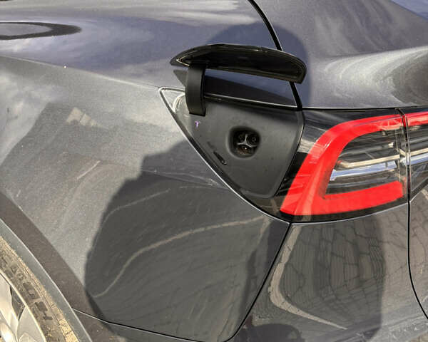 Тесла Model Y 2021 в Львове на Automoto.ua Серый Тесла Model Y, объемом двигателя 0 л и пробегом 135 тыс. км за 19300 $, фото 24 на Automoto.ua