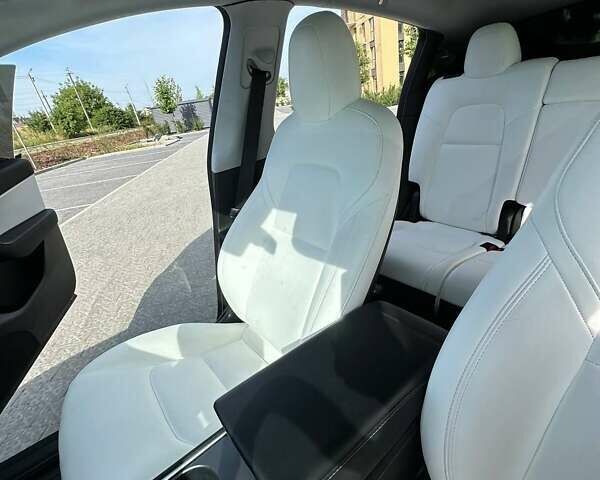 Серый Тесла Model Y, объемом двигателя 0 л и пробегом 74 тыс. км за 27800 $, фото 4 на Automoto.ua