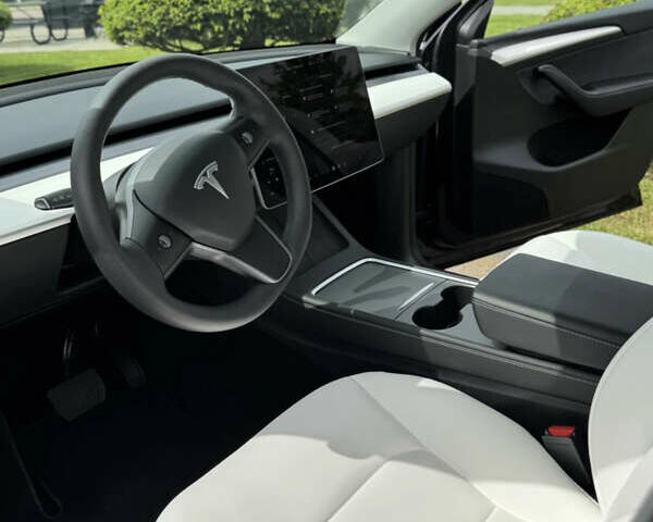 Серый Тесла Model Y, объемом двигателя 0 л и пробегом 20 тыс. км за 21500 $, фото 4 на Automoto.ua