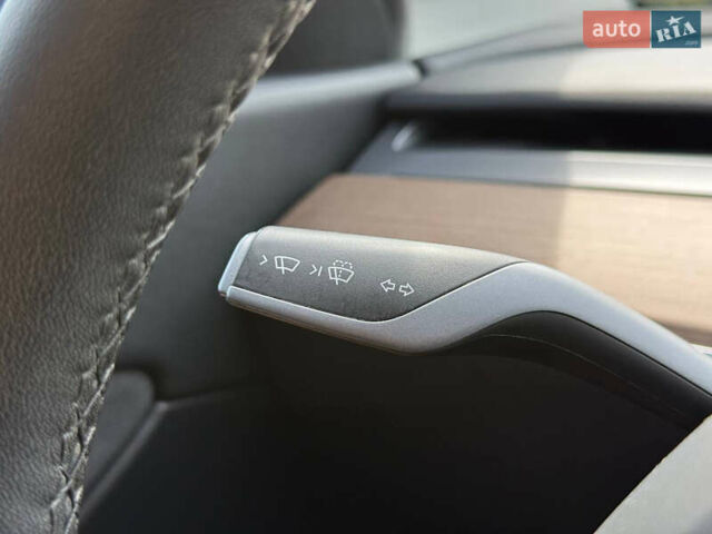 Серый Тесла Model Y, объемом двигателя 0 л и пробегом 91 тыс. км за 26500 $, фото 47 на Automoto.ua