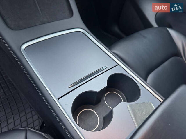 Серый Тесла Model Y, объемом двигателя 0 л и пробегом 107 тыс. км за 23999 $, фото 61 на Automoto.ua