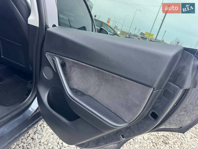 Серый Тесла Model Y, объемом двигателя 0 л и пробегом 107 тыс. км за 23999 $, фото 42 на Automoto.ua