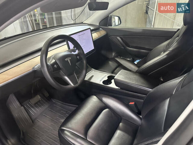 Серый Тесла Model Y, объемом двигателя 0 л и пробегом 55 тыс. км за 29000 $, фото 15 на Automoto.ua