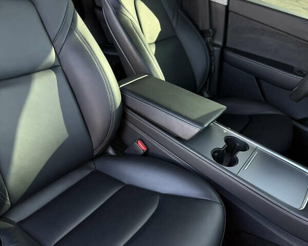 Серый Тесла Model Y, объемом двигателя 0 л и пробегом 44 тыс. км за 26000 $, фото 37 на Automoto.ua