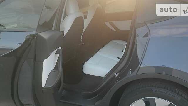 Серый Тесла Model Y, объемом двигателя 0 л и пробегом 61 тыс. км за 22900 $, фото 9 на Automoto.ua