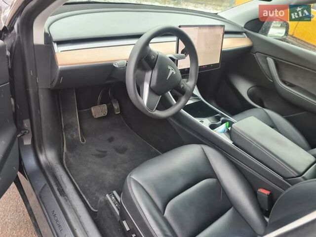 Серый Тесла Model Y, объемом двигателя 0 л и пробегом 85 тыс. км за 28500 $, фото 4 на Automoto.ua