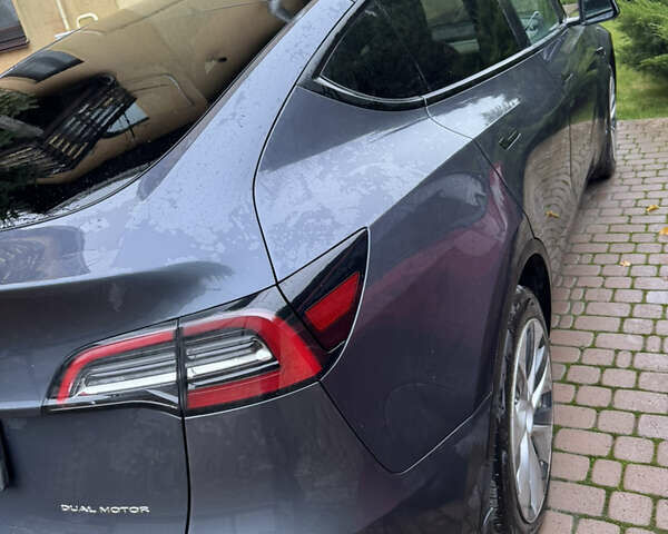 Серый Тесла Model Y, объемом двигателя 0 л и пробегом 85 тыс. км за 23000 $, фото 3 на Automoto.ua