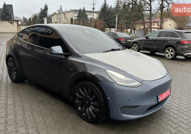 Серый Тесла Model Y, объемом двигателя 0 л и пробегом 138 тыс. км за 20200 $, фото 6 на Automoto.ua