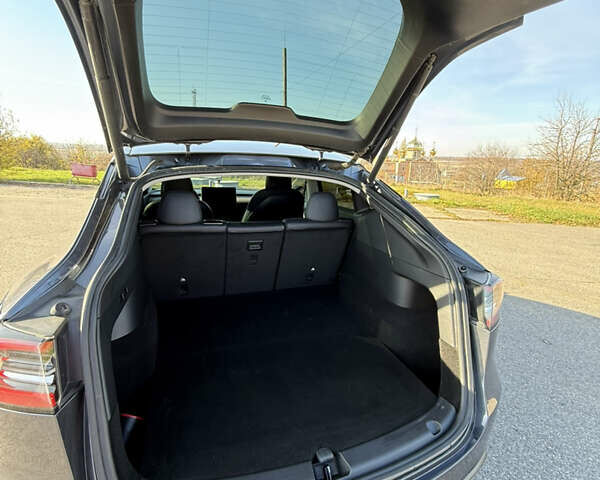 Серый Тесла Model Y, объемом двигателя 0 л и пробегом 44 тыс. км за 26000 $, фото 25 на Automoto.ua