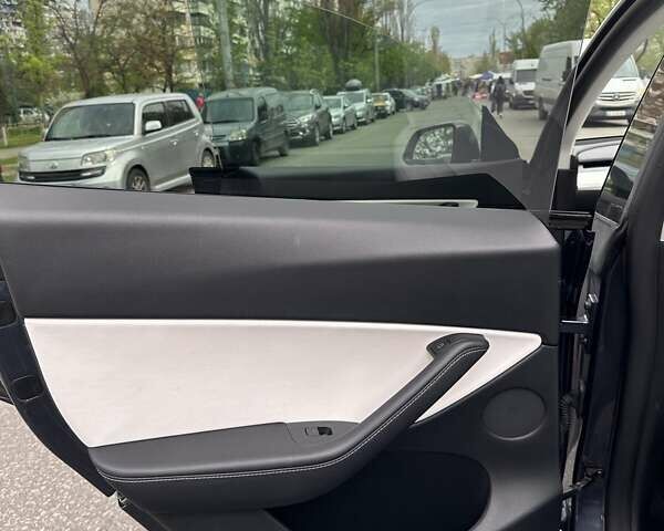 Серый Тесла Model Y, объемом двигателя 0 л и пробегом 100 тыс. км за 25000 $, фото 18 на Automoto.ua