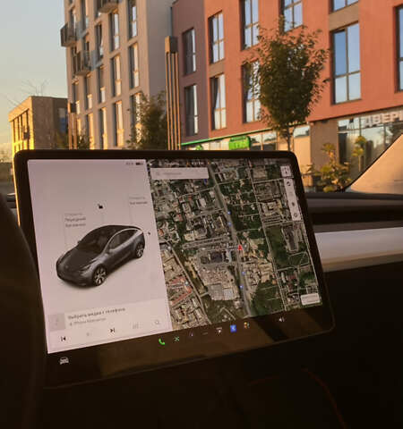 Серый Тесла Model Y, объемом двигателя 0 л и пробегом 98 тыс. км за 25300 $, фото 1 на Automoto.ua