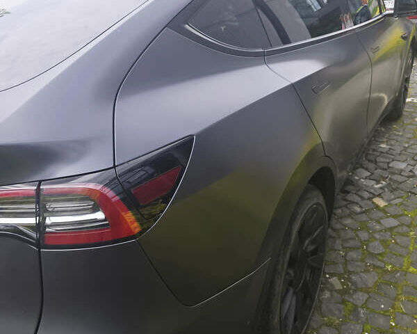 Серый Тесла Model Y, объемом двигателя 0 л и пробегом 45 тыс. км за 27000 $, фото 4 на Automoto.ua
