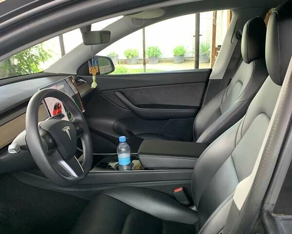 Серый Тесла Model Y, объемом двигателя 0 л и пробегом 90 тыс. км за 22000 $, фото 3 на Automoto.ua
