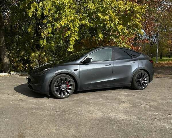 Тесла Model Y 2021 в Каменское - Днепродзержинск на Automoto.ua Серый Тесла Model Y, объемом двигателя 0 л и пробегом 62 тыс. км за 29000 $, фото 1 на Automoto.ua