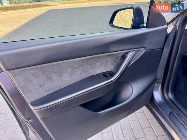 Серый Тесла Model Y, объемом двигателя 0 л и пробегом 107 тыс. км за 29800 $, фото 27 на Automoto.ua