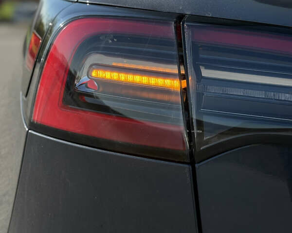 Серый Тесла Model Y, объемом двигателя 0 л и пробегом 44 тыс. км за 26000 $, фото 18 на Automoto.ua