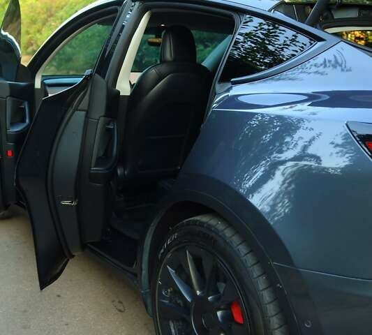 Серый Тесла Model Y, объемом двигателя 0 л и пробегом 85 тыс. км за 25000 $, фото 12 на Automoto.ua