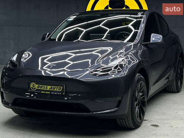 Серый Тесла Model Y, объемом двигателя 0 л и пробегом 20 тыс. км за 27500 $, фото 2 на Automoto.ua