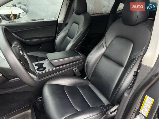 Серый Тесла Model Y, объемом двигателя 0 л и пробегом 98 тыс. км за 29490 $, фото 12 на Automoto.ua