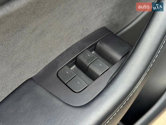 Серый Тесла Model Y, объемом двигателя 0 л и пробегом 91 тыс. км за 26500 $, фото 33 на Automoto.ua