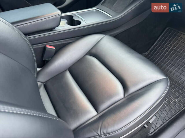 Серый Тесла Model Y, объемом двигателя 0 л и пробегом 107 тыс. км за 23999 $, фото 35 на Automoto.ua