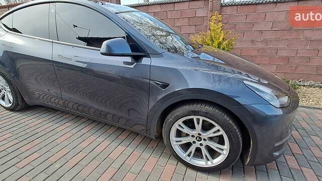 Серый Тесла Model Y, объемом двигателя 0 л и пробегом 172 тыс. км за 22699 $, фото 4 на Automoto.ua