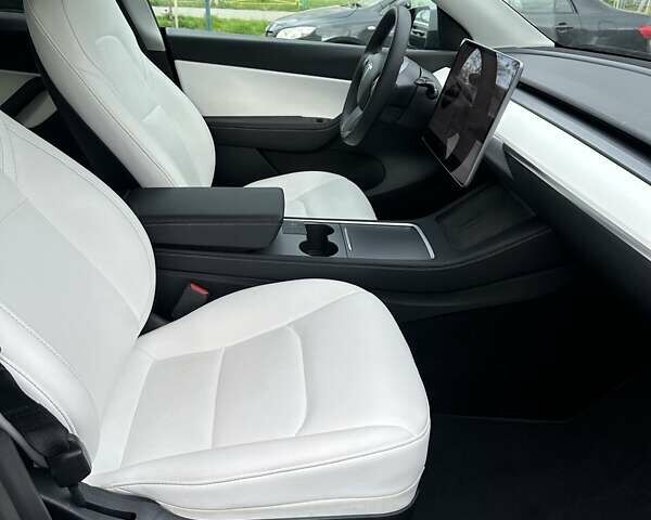 Серый Тесла Model Y, объемом двигателя 0 л и пробегом 100 тыс. км за 25000 $, фото 30 на Automoto.ua
