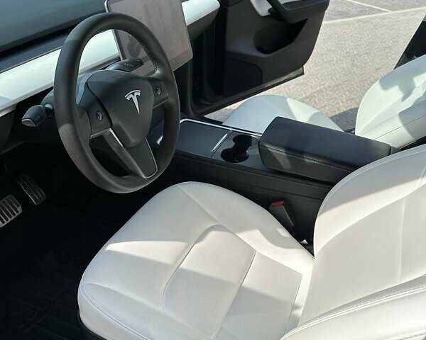 Серый Тесла Model Y, объемом двигателя 0 л и пробегом 74 тыс. км за 27800 $, фото 5 на Automoto.ua