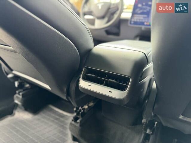 Серый Тесла Model Y, объемом двигателя 0 л и пробегом 211 тыс. км за 18950 $, фото 47 на Automoto.ua