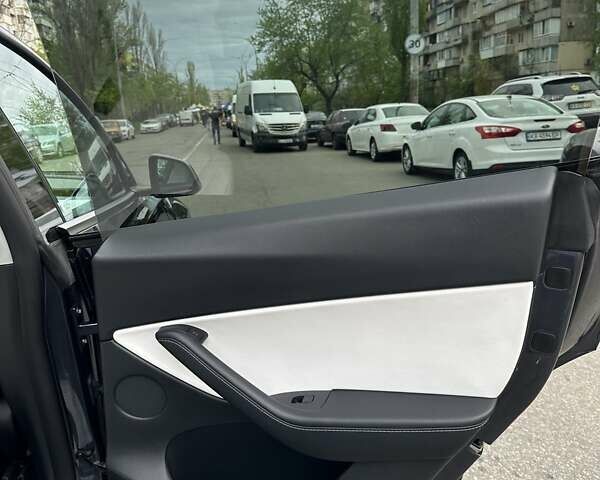 Серый Тесла Model Y, объемом двигателя 0 л и пробегом 100 тыс. км за 25000 $, фото 20 на Automoto.ua